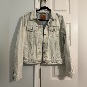 Levi's Women's Cream Denim Jacket Size Large with embroidered flower detail
